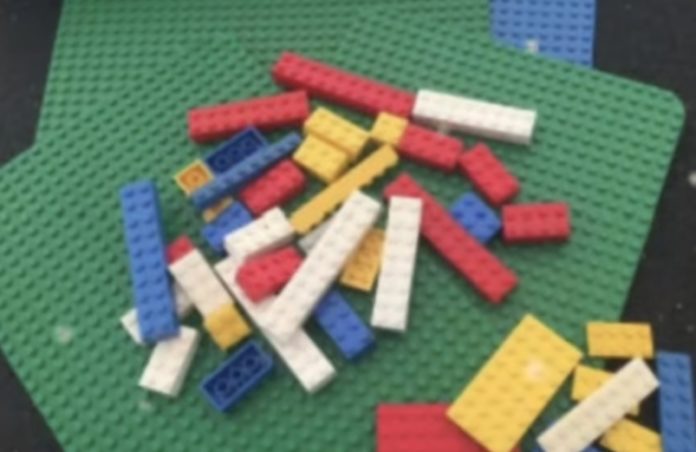 Montenero, rampe in Lego: prosegue la raccolta dei mattoncini colorati