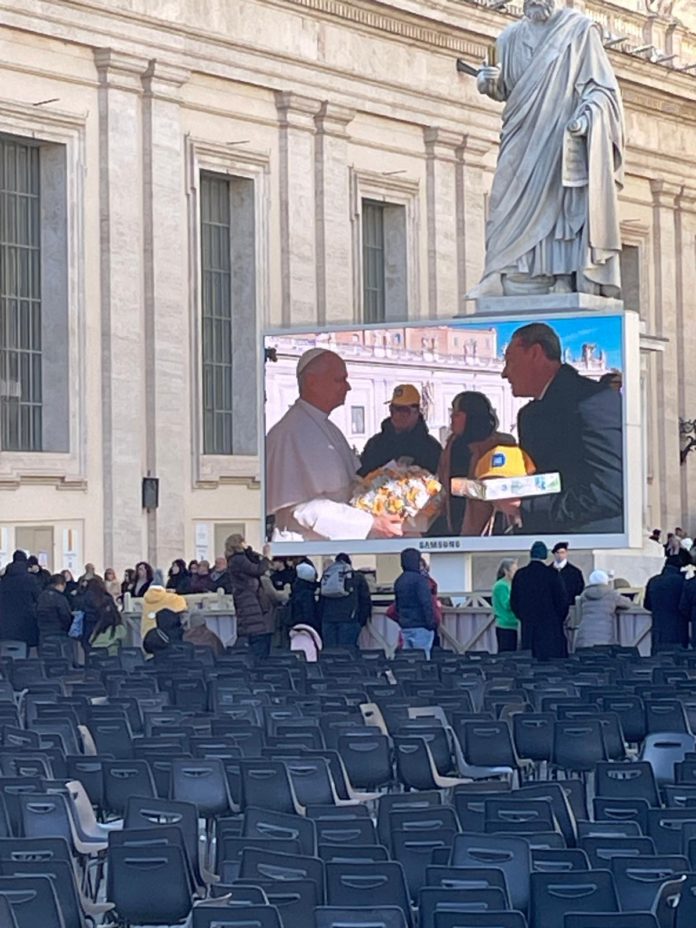 I fiori dell’Associazione Persone Down di Campobasso donati a Papa Leone