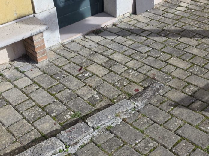 Campodipietra, 20enne evade dai domiciliari e pesta a sangue un uomo