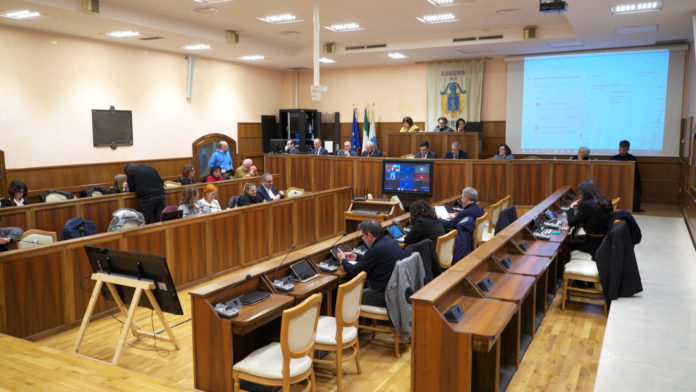 Isernia, il Consiglio approva Dup e bilancio: per la minoranza zero visione
