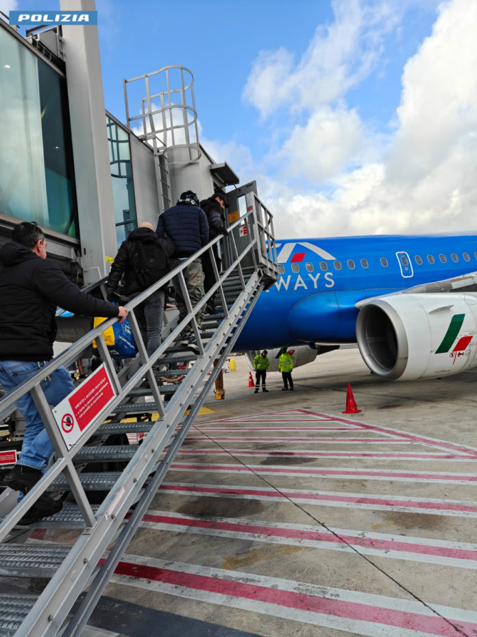 Rimpatrio di due tunisini irregolari eseguito dalla Questura di Campobasso