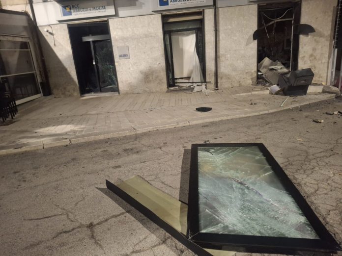 Assalto nella notte al bancomat della Bcc Abruzzi e Molise di Guglionesi