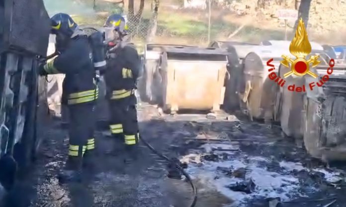 Matrice, a fuoco mezzo della raccolta rifiuti