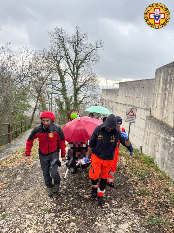 Due interventi per soccorrere persone in difficoltà nei boschi