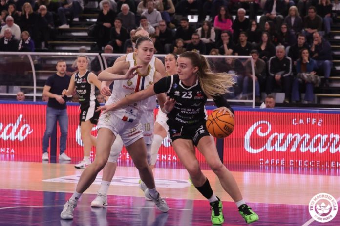 Basket, A1, gara 1 dei play off si decide sul gong. Roseto passa all’Arena