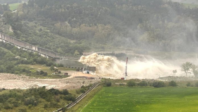 Maltempo, è piena emergenza: appello della Prefettura ai cittadini