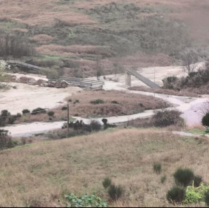 Emergenza maltempo a Trivento: crolla il ponte sotto l’impeto del torrente Rio