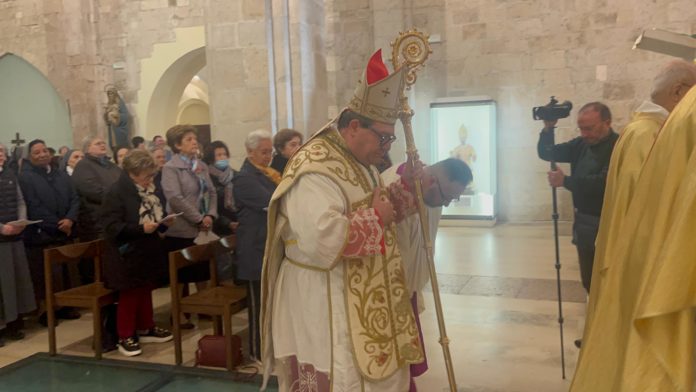 La Messa Crismale di Mons. Claudio Palumbo nella Cattedrale di Termoli