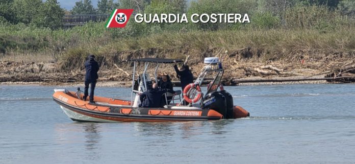 Guardia Costiera impegnata nelle ricerche alla foce del Trigno