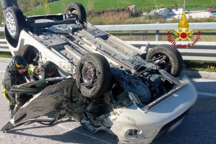 Incidente su Ingotte tra camion e auto, ferita una donna