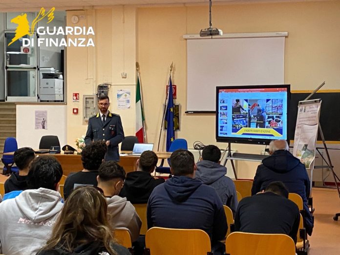 Guardia di Finanza Campobasso, incontri con scuole della provincia
