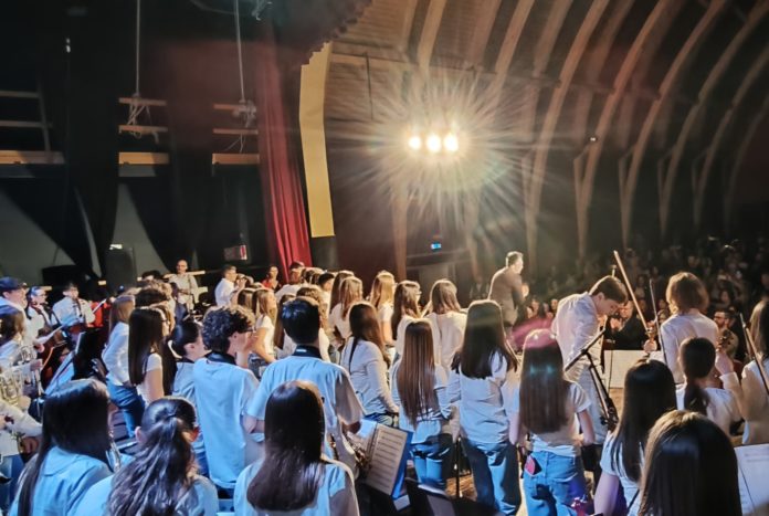 “L’Arte in Scena”: musica e teatro uniscono scuole, famiglie e territorio