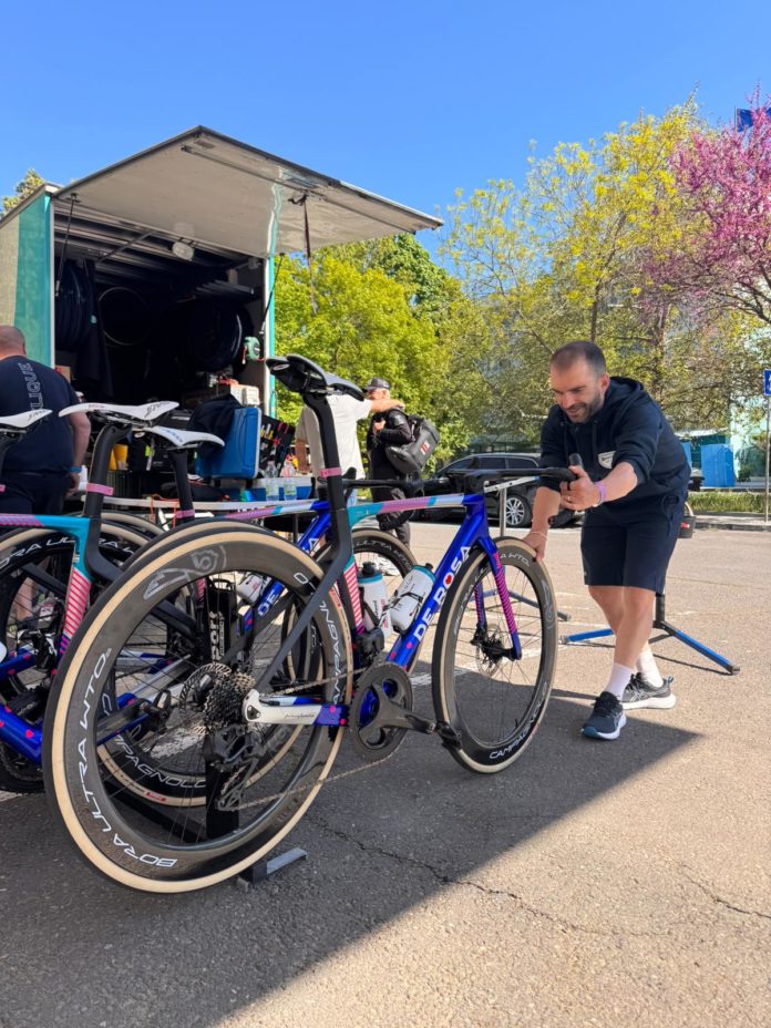 Giro d’Italia, tra i meccanici anche il molisano Angelo Frezza