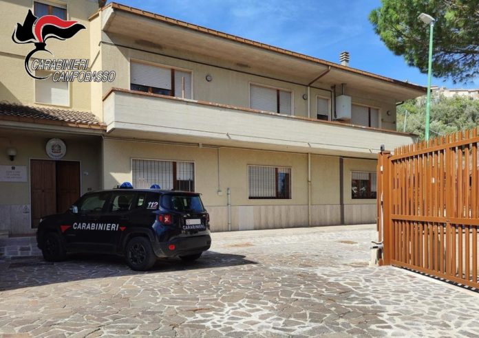 Auto contro 3 persone: uomo arrestato per tentato omicidio a Civitacampomarano