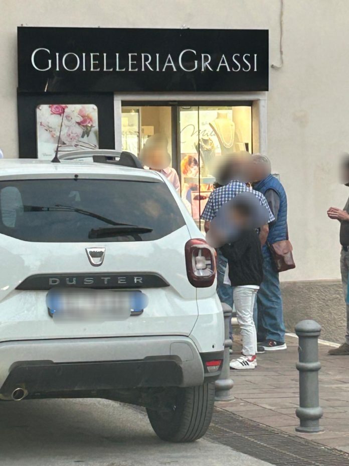 Tentata rapina a Santa Croce, commesse urlano e mettono in fuga malviventi