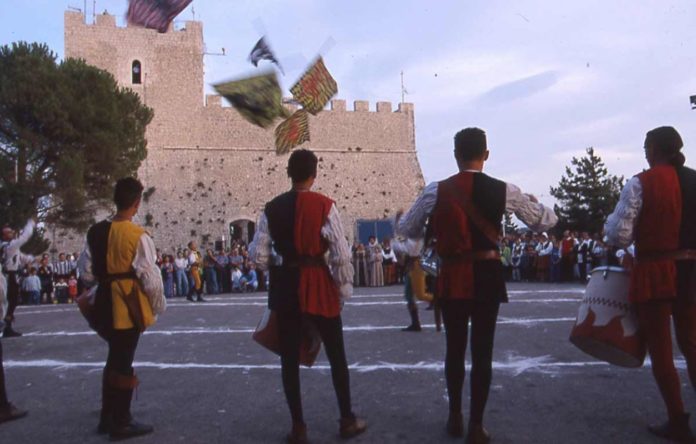 Amori contrastati e lotte clandestine, la storia dei Crociati e Trinitari