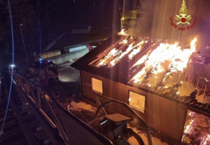 Incendio nella notte devasta la scuola di Casacalenda