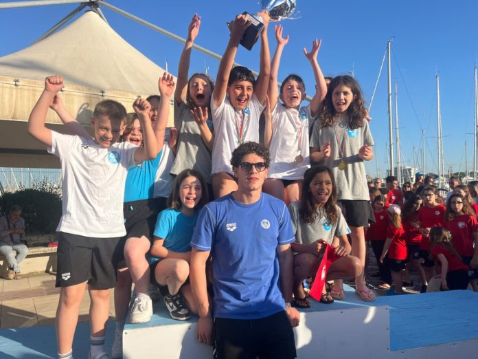 Nuoto, M2 trionfa a Bari: sette record e vittoria tra gli Esordienti
