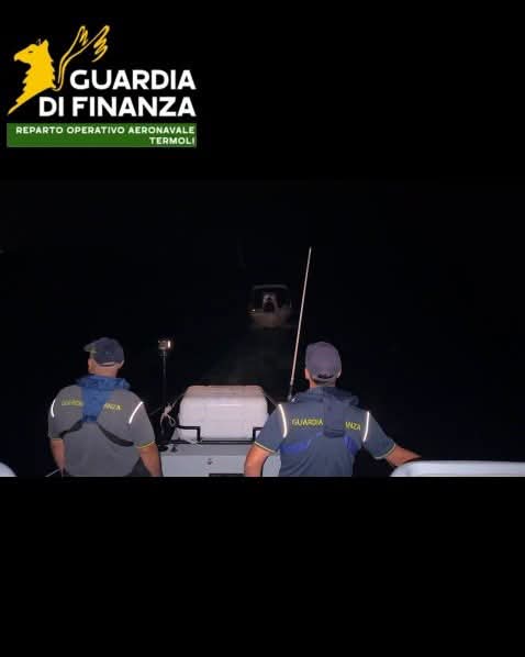 Motore in avaria, due diportisti tratti in salvo dalla Guardia di Finanza