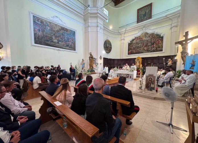 L’ultimo saluto a don Aloys: funerali celebrati dall’arcivescovo Colaianni