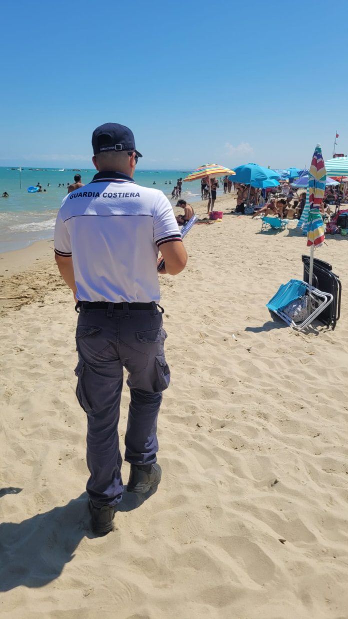 Campomarino: bagnanti in difficoltà sugli scogli
