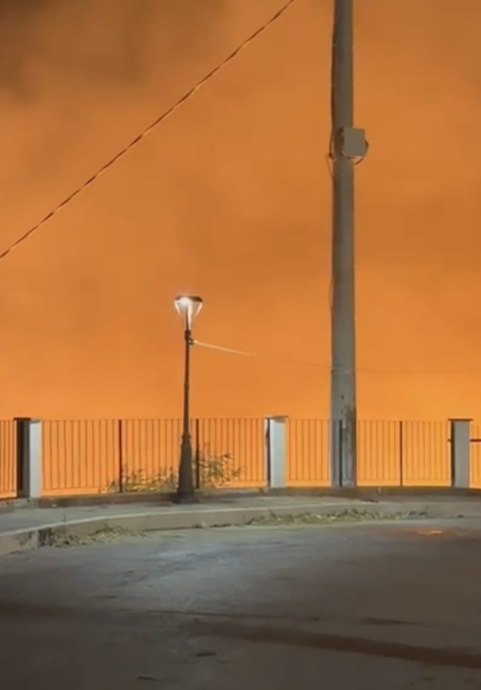Fuoco a Guglionesi, costone in fiamme: famiglie evacuate per precauzione