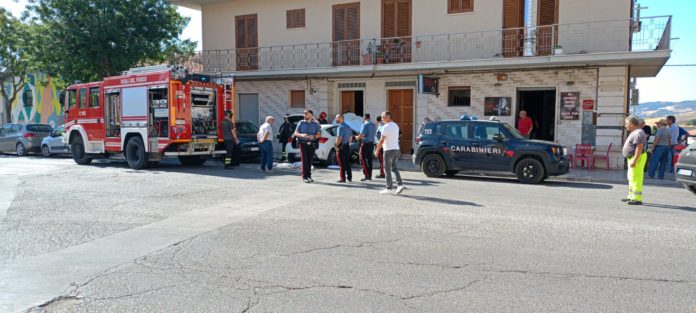 Auto colpisce Suv in sosta e poi una nonna con passeggino: paura a Santa Croce