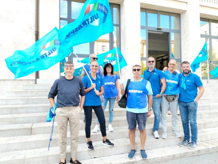 Termoli: presidio di Uiltrasporti dinanzi al comune