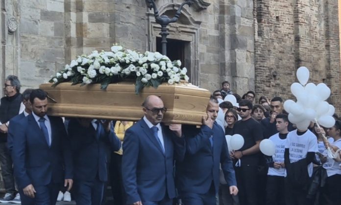 Guglionesi, l’ultimo straziante saluto ad Alessandro: “Un ragazzo d’oro”